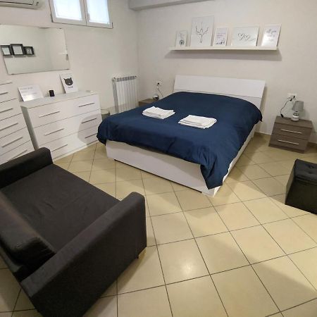 Large House 3 Floors City 'N Sea Vitinia Экстерьер фото